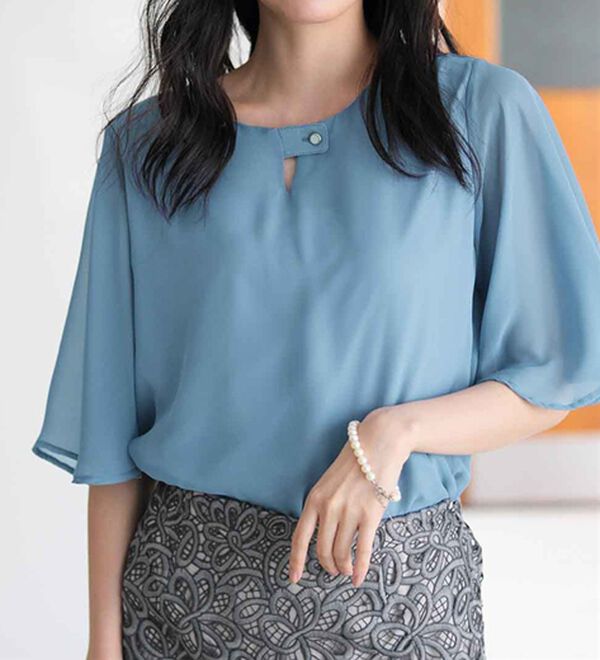 RANAN（ラナン）の「ひんやり！フレアー袖シフォンブラウス（ブラウス）」｜ダスティブルー