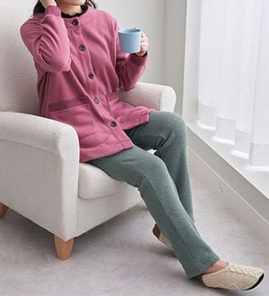 BELLUNA（ベルーナ）の「まるではく毛布！静電防止付裏ファーイージーパンツ（フルレングスパンツ）」｜杢チャコール