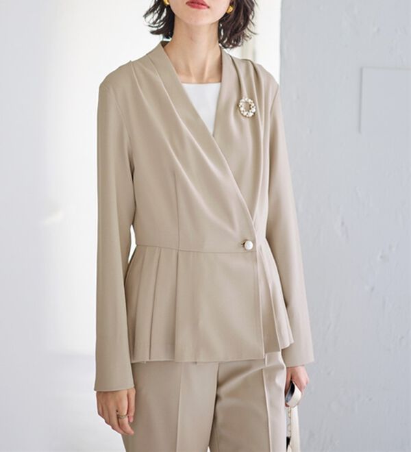 GeeRA（ジーラ）の「【２点セット】パールボタンペプラムプリーツブラウスセットアップ（その他スーツ）」｜詳細画像
