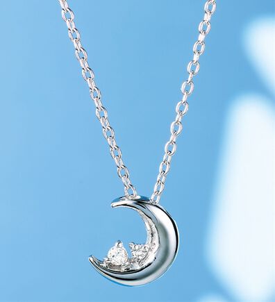 ルフラン（ルフラン）の「ダイヤクレッセントペンダント（ネックレス・ペンダント）」