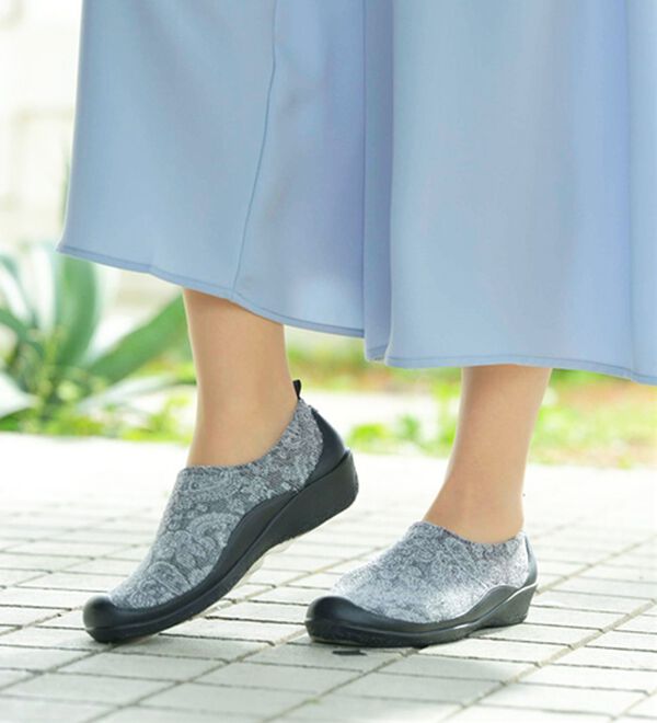 BELLUNA（ベルーナ）の「ゆったりワイズのびの～びウェッジシューズ（パンプス）」｜詳細画像