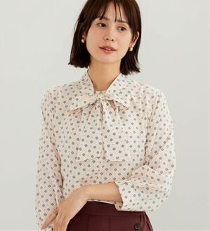 BELLUNA（ベルーナ）の「小紋柄プリント　ボウタイブラウス（ブラウス）」｜アイボリー系