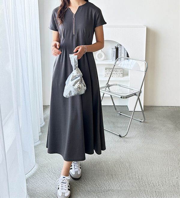 ひーたんページ 気分で選べる前後で着れる2way♡ ハーフジップの開きを調整して