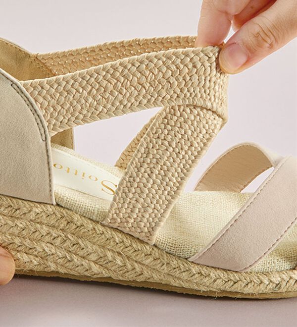 BELLUNA（ベルーナ）の「＜Ｓｏｉｔｔｏ　Ｍｅ＞クッション中敷フィットサンダル（サンダル・ミュール）」｜詳細画像