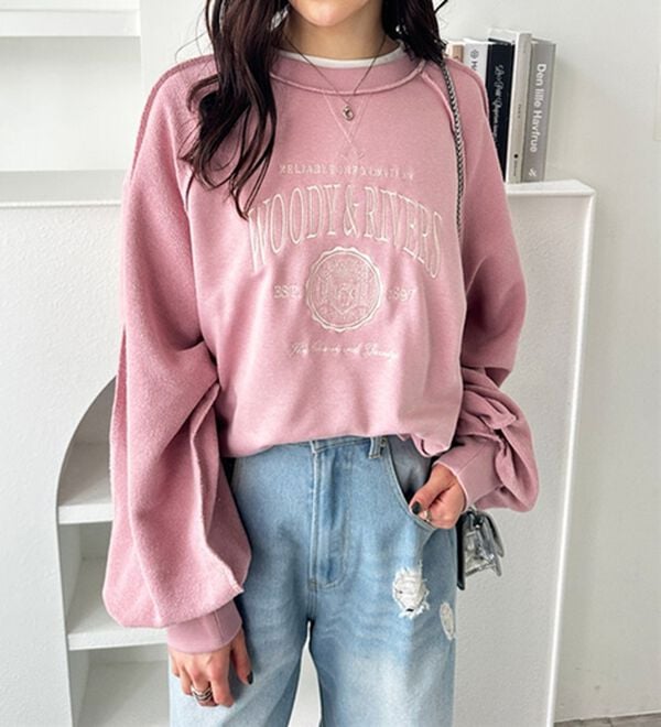 GeeRA（ジーラ）の「リメイク風刺しゅうロゴ裏毛スウェット（カットソー）」｜詳細画像