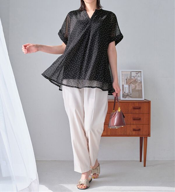 Viola e Viola（ヴィオラ エ ヴィオラ）の「【５つの機能付】すっきり魅せスキッパーＡラインチュニック（チュニック）」｜詳細画像