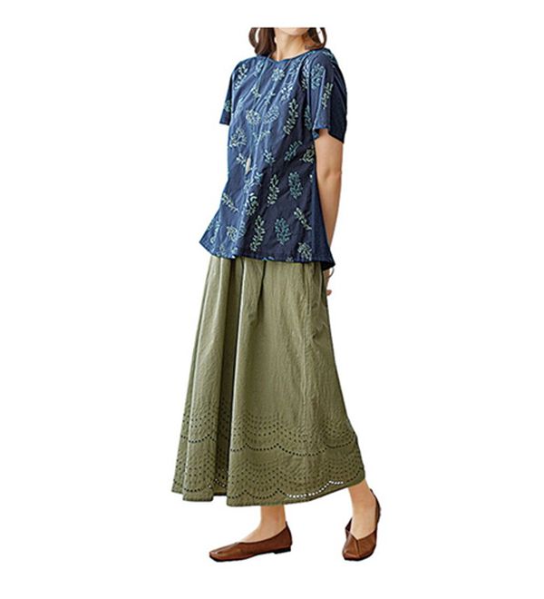 BELLUNA（ベルーナ）の「刺しゅうデザインゆったりプルオーバー（カットソー）」｜詳細画像