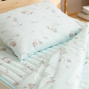 iellio（イエリオ）の「ピーターラビット　洗いざらしミャオマーチ（敷パッド）」｜ブルー