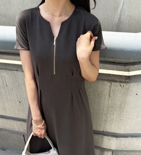 GeeRA（ジーラ）の「前後2WAYハーフジップフレンチ袖ワンピース（カットソーワンピース）」｜詳細画像