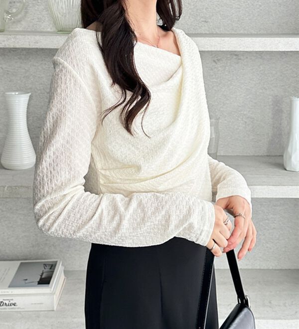 GeeRA（ジーラ）の「ジャガード素材ドレープカットソー（カットソー）」｜詳細画像