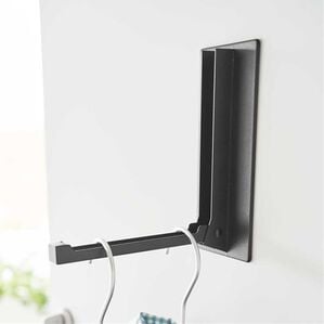 iellio（イエリオ）の「タワー　マグネット折り畳みハンガー＜ｔｏｗｅｒ山崎実業＞（ハンガー）」｜ブラック