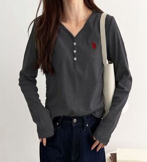 GeeRA（ジーラ）の「【U.S.POLOASSN.】Ｖネックヘンリーリブカットソー（カットソー）」｜チャコール