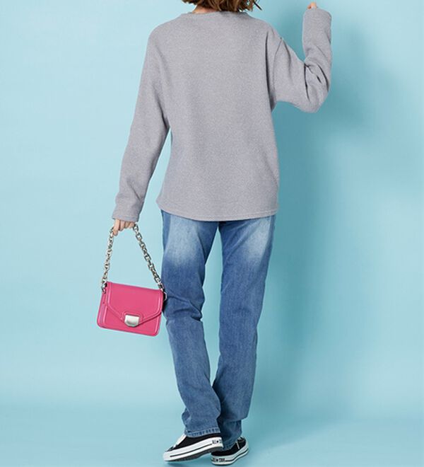 BELLUNA（ベルーナ）の「ふんわり裏起毛ニットソーロゴプルオーバー（カットソー）」｜詳細画像