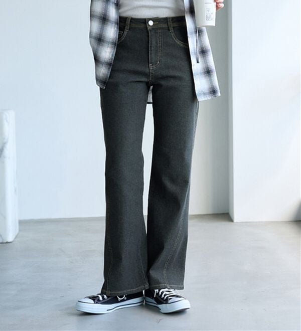 BELLUNA（ベルーナ）の「細見せ！セミフレアーデニムパンツ（フルレングスパンツ）」｜詳細画像