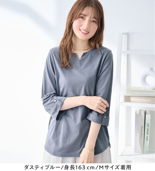 alotta（アロッタ）の「さらっと綿混素材 金ボタンデザインTシャツ（カットソー）」｜詳細画像