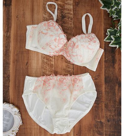 LAVIENNE（ラヴィエンヌ）の「大人のプチプラブラ＆ショーツ（ブラジャー＆ショーツセット）」