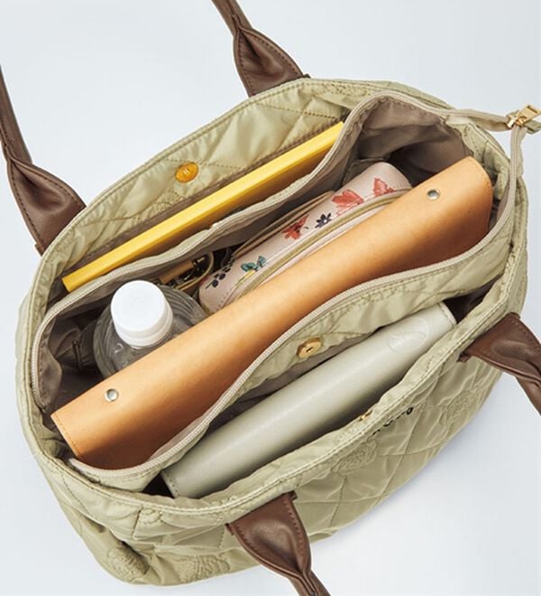 BELLUNA（ベルーナ）の「＜ハローキティ＞Ａ４が入る！軽～い仕切りたくさん手提げバッグ（ハンドバッグ）」｜詳細画像