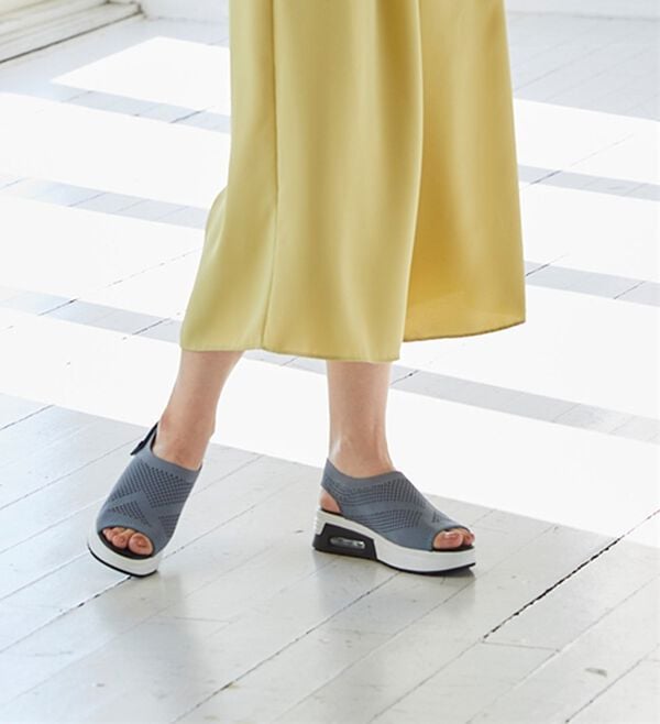 BELLUNA（ベルーナ）の「踵調整可能な４Ｅニットエアソールサンダル（サンダル・ミュール）」｜詳細画像