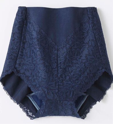 LAVIENNE（ラヴィエンヌ）の「たっぷりレースの安心ショーツ（安心ショーツ）」