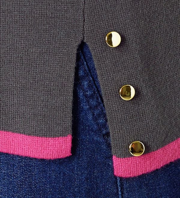 BELLUNA（ベルーナ）の「金ボタン使い配色ニットプルオーバー（ニット・セーター）」｜詳細画像