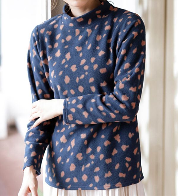 LAVIENNE（ラヴィエンヌ）の「薄手ストレッチフリースのプリントハイネック長袖（ニット・セーター）」｜詳細画像