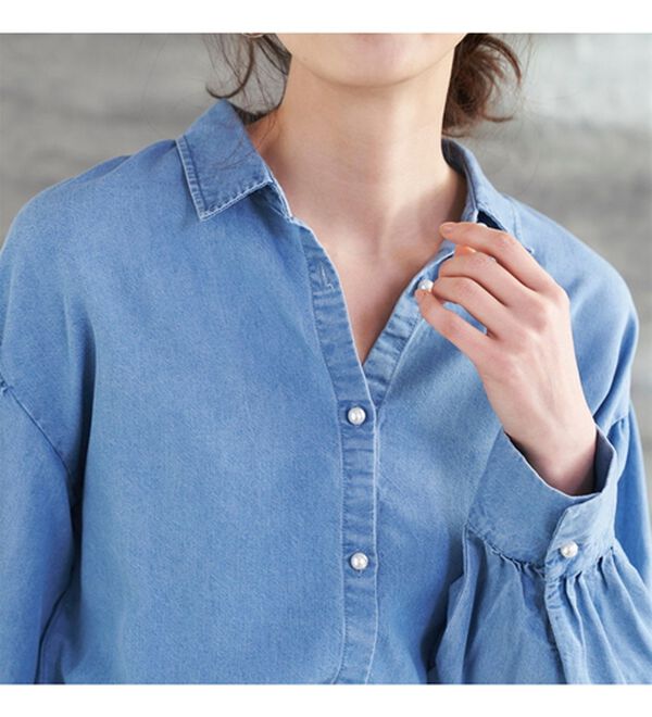 RANAN（ラナン）の「パール調ボタン使いデニム調シャツ（ブラウス）」｜詳細画像