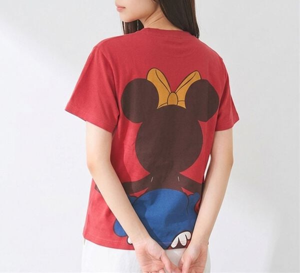 BELLUNA（ベルーナ）の「<Ｄｉｓｎｅｙ>【ミッキー＆ミニー】抱き着きプリントTシャツ（カットソー）」｜詳細画像