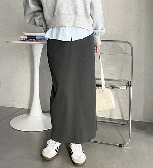 GeeRA（ジーラ）の「【着回し力◎】楽ちんすっきり見え！リブロングスカート（ロングスカート）」｜チャコールグレー