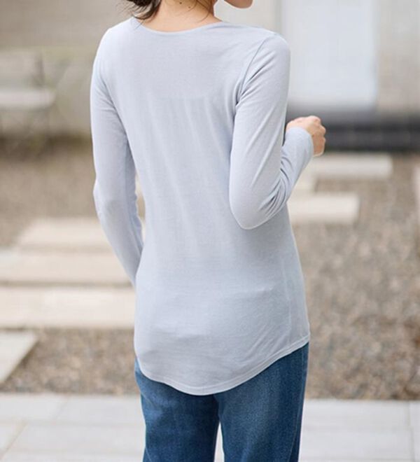 LAVIENNE（ラヴィエンヌ）の「【うす・軽・温】綿１００％吸湿発熱あったかクルーネックインナー（肌着・インナーウェア）」｜詳細画像