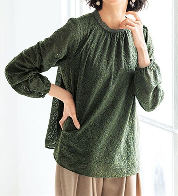 VINNO（ヴィノ）の「ハイネック刺しゅうレースブラウス（ブラウス）」｜詳細画像