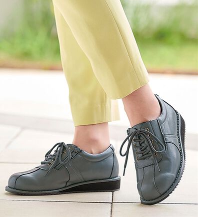 BELLUNA（ベルーナ）の「ゆったり５Ｅ柔らかフィットシューズ（フラットシューズ）」