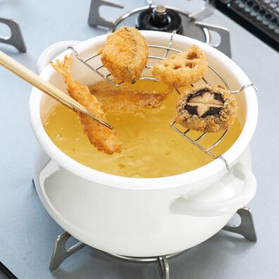 「ストクックＩＨ対応ホーロー両手鍋　アミ・フタ付（鍋・フライパン）」