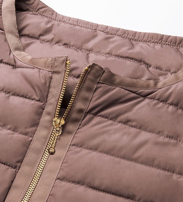 VINNO（ヴィノ）の「ハイブリッドダウントリミングジャケット（ベスト）」｜詳細画像