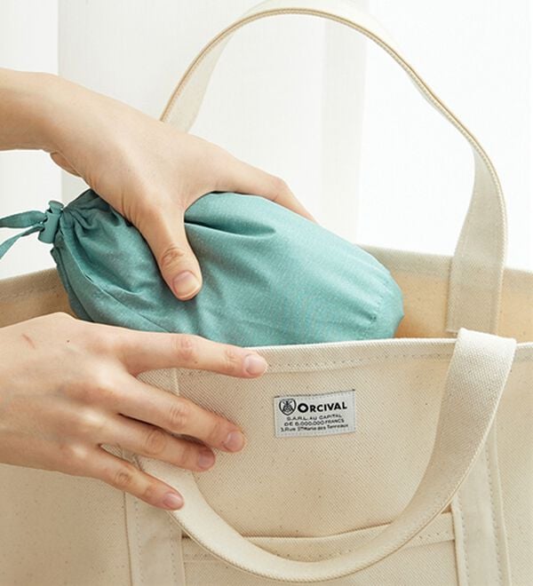 BELLUNA（ベルーナ）の「はっ水加工軽量パーカー（ポーチ付）（パーカー）」｜詳細画像