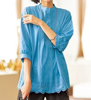 BELLUNA（ベルーナ）の「裾スカラップ刺しゅうシャツブラウス（ブラウス）」｜ブルー