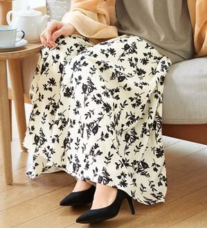 LAVIENNE（ラヴィエンヌ）の「すっきり上品見えスカーチョ（ワイドパンツ・ガウチョ）」｜モノトーン花柄