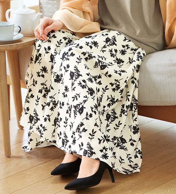 LAVIENNE（ラヴィエンヌ）の「すっきり上品見えスカーチョ（ワイドパンツ・ガウチョ）」｜モノトーン花柄