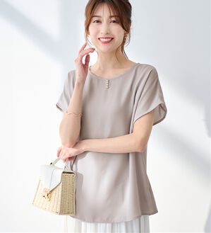 alotta（アロッタ）の「【イージーケア】パール調ボタンデザインブラウス（ブラウス）」｜ライトグレー