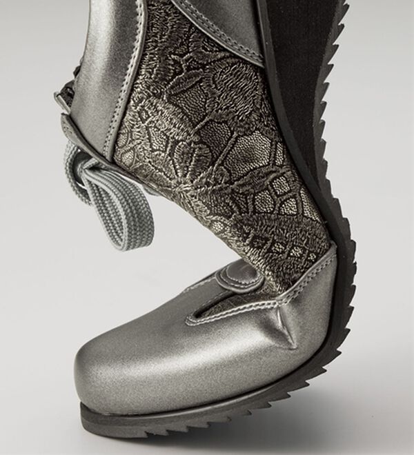 ほっそり見え！5E花柄型押しウォーキングシューズ - ベルーナ