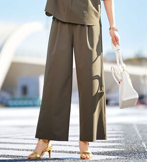 BELLUNA（ベルーナ）の「エアリーサッカー素材ワイドパンツ（ワイドパンツ・ガウチョ）」｜カーキ