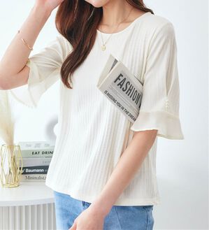 alotta（アロッタ）の「パール調ボタン付テレコリブトップス（カットソー）」｜オフホワイト