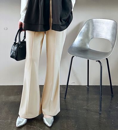 GeeRA（ジーラ）の「センターラインセミフレアカットパンツ（フルレングスパンツ）」