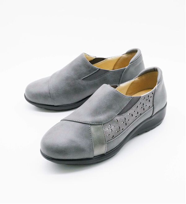 BELLUNA（ベルーナ）の「５Ｅカットワーク切替スリッポンシューズ（スリッポン）」｜詳細画像