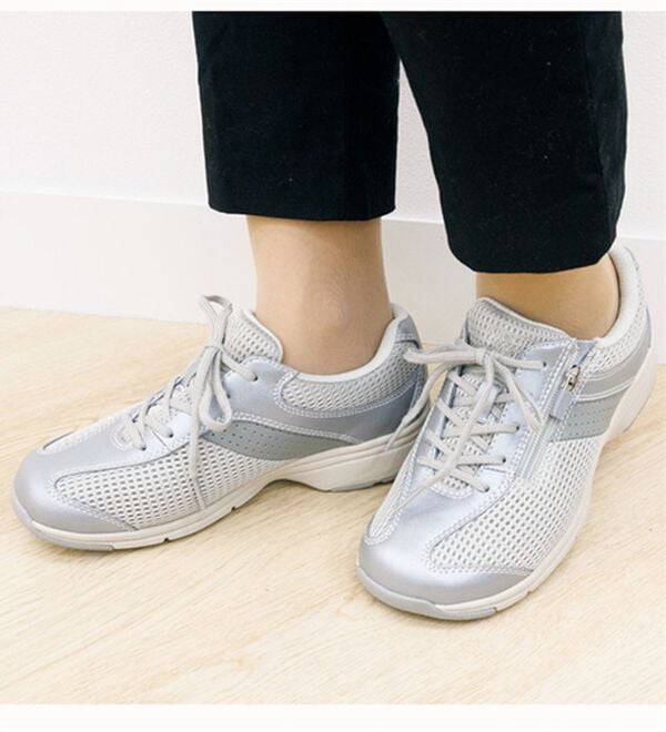 BELLUNA（ベルーナ）の「膝サポートアサヒメディカルウォーク牛革靴（スニーカー）」｜詳細画像