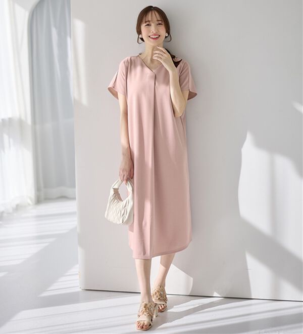 alotta（アロッタ）の「【４つの機能付】ひんやりフロントタックＶネックゆるワンピース（カットソーワンピース）」｜詳細画像