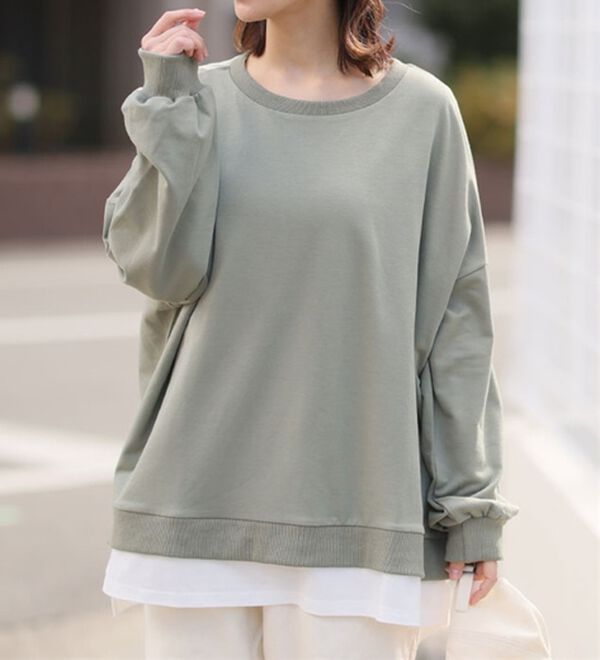 A HAPPY MARILYN（アハッピーマリリン）の「【Ｌ～１０Ｌ】ゆるっと楽ちん！着ぶくれ回避の　重ね着風　ミニ裏毛　プルオーバー（カットソー）」｜セージグリーン／オフ