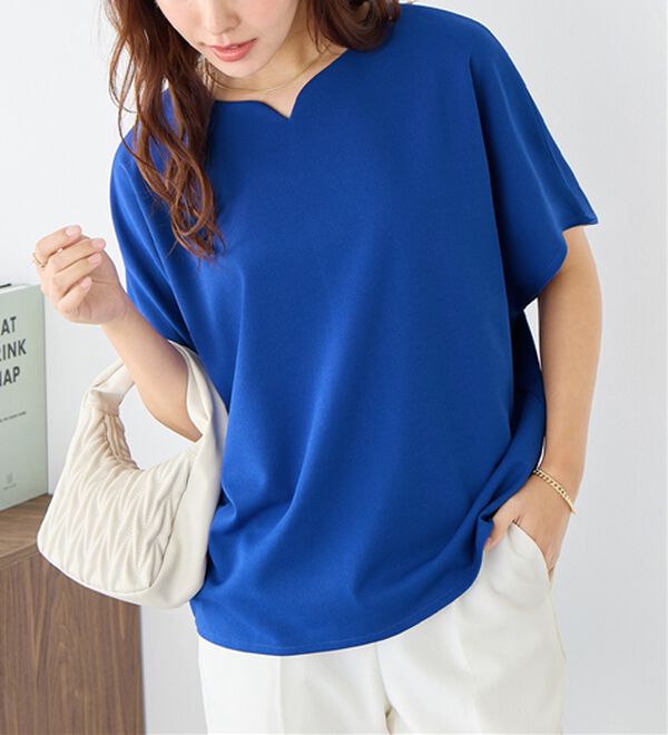 alotta（アロッタ）の「着痩せが叶うドルマンスリーブきれいめカットソー（カットソー）」｜ロイヤルブルー