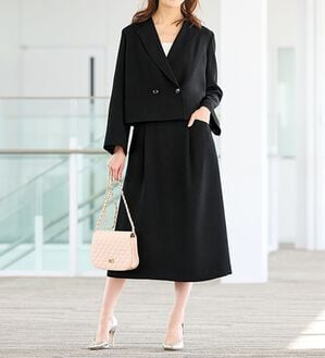 RANAN（ラナン）の「【２点セット】洗える！ショートジャケット＆吊りスカートセットスーツ（その他スーツ）」｜ブラック