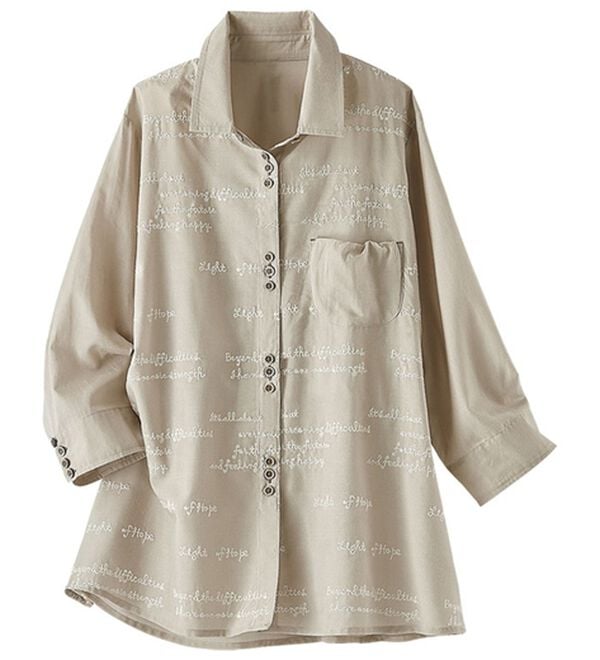 BELLUNA（ベルーナ）の「英字刺しゅうゆったりシャツブラウス（シャツ）」｜ベージュ