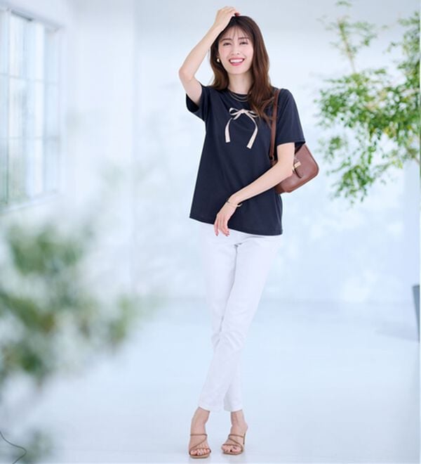 alotta（アロッタ）の「大人かわいいプリント綿混Ｔシャツ（Tシャツ）」｜詳細画像